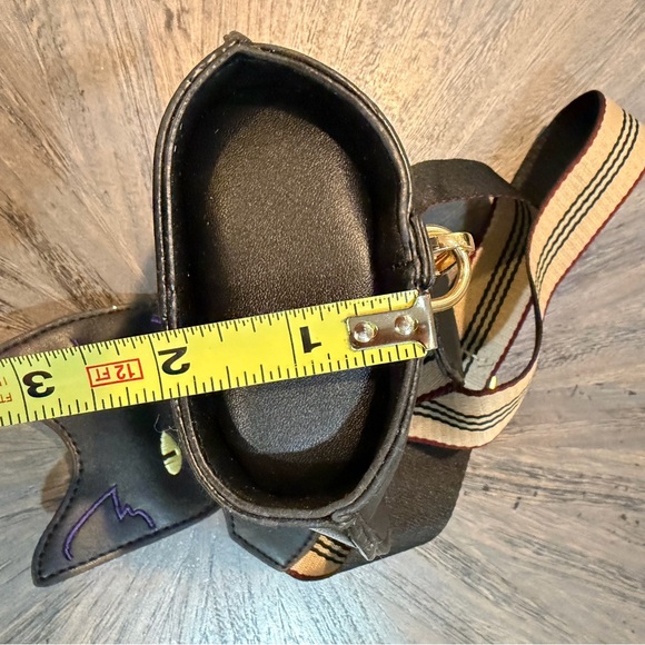 Black Cat Crossbody Bag | Cat Shaped Novelty Purse | Adjustable Strap - Picture 7 of 10